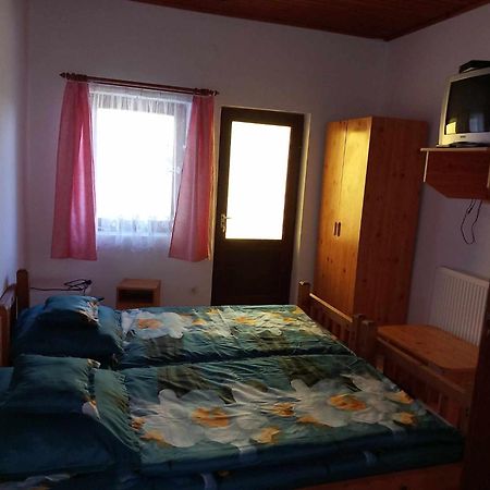 Ferienwohnung Zsuzsa Apartman Poroszló Exterior foto