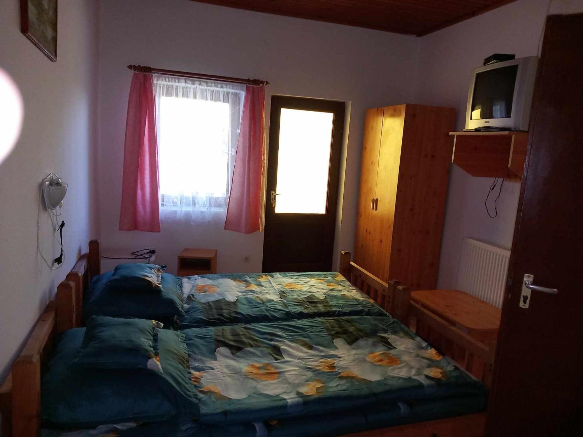 Ferienwohnung Zsuzsa Apartman Poroszló Exterior foto